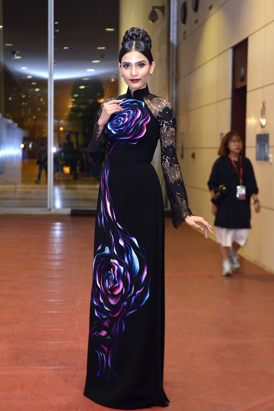 Chia sẻ cùng PV Dân trí về khởi đầu một ngày mới, Trương Thị May cho biết: “May sẽ lạy sám hối 108 lạy và dành ra từ 30 phút đến một tiếng để chạy bộ, sau đó tiếp tục vào công việc một ngày”.