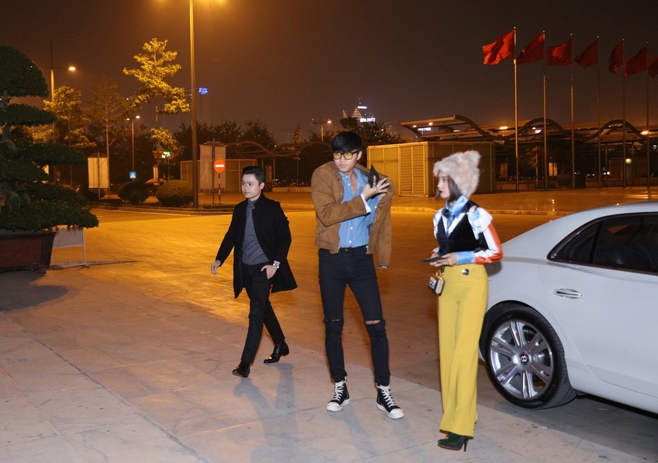 Thiếu gia Phan Thành bị bắt gặp đưa đón hot girl Salim tại Hà Nội - 4