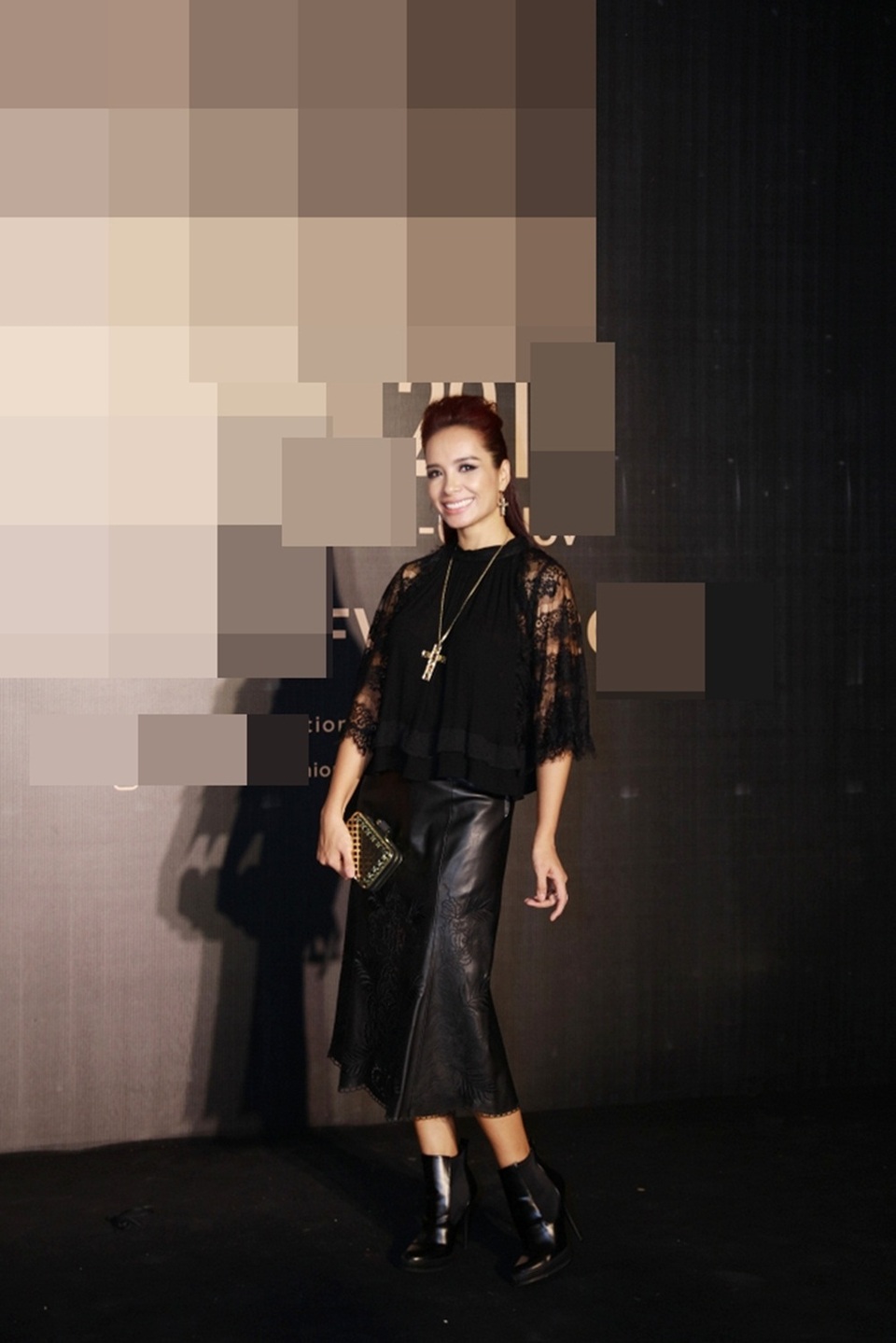 Cựu siêu mẫu Thúy Hạnh cũng có mặt tại sự kiện từ rất sớm với vẻ đẹp thanh lịch.