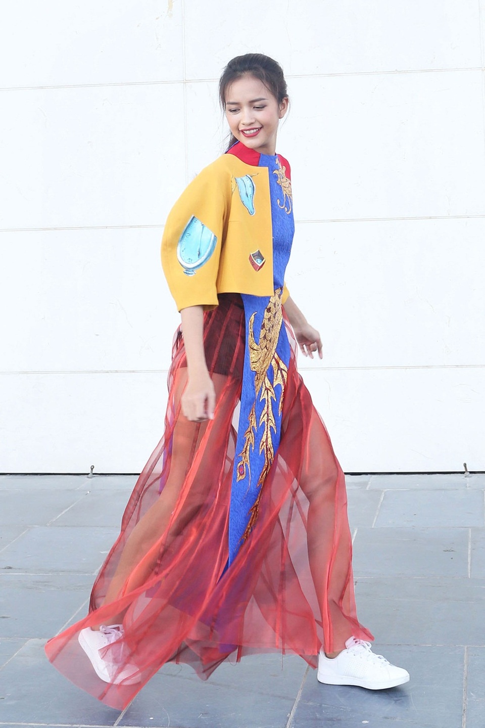 Mâu Thủy đội mấn đi xe đạp “náo loạn” phố Hà Nội - 7