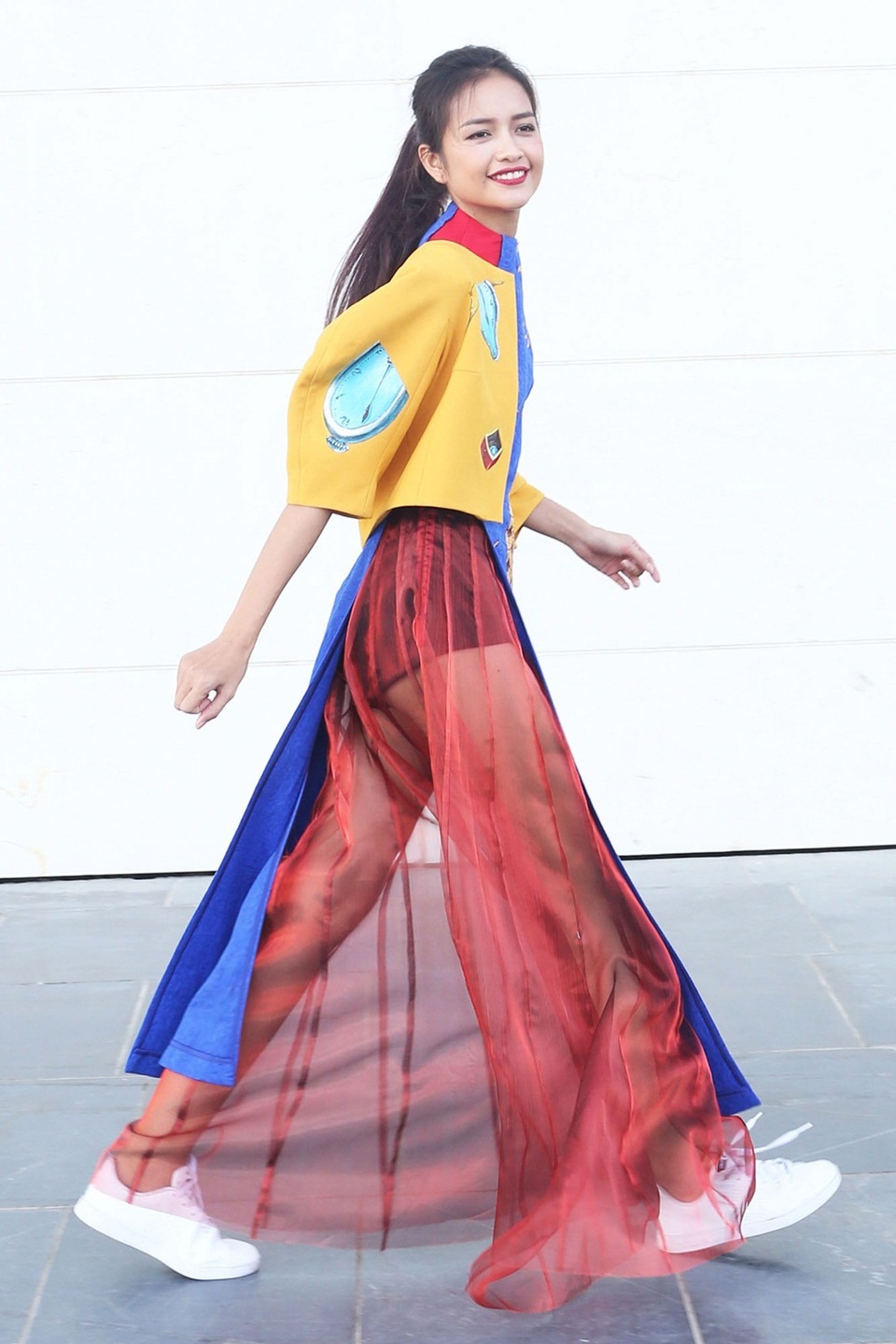 Mâu Thủy đội mấn đi xe đạp “náo loạn” phố Hà Nội - 6