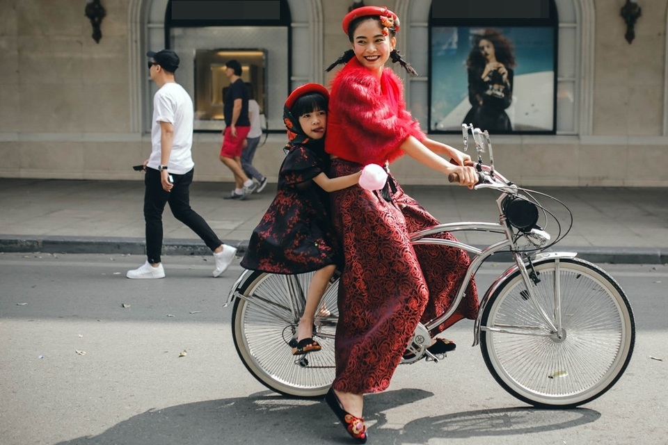 Khó lòng nhận ra hình ảnh của chân dài làng mốt trong tạo hình đáng yêu, lạ lẫm này.