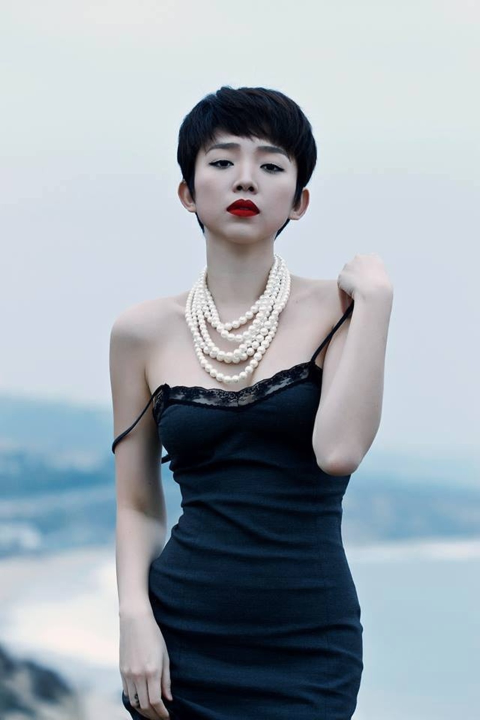 Tóc Tiên: “Tôi chiến đấu với “giặc mỡ” như bao người” - 4 Để có được sự lột xác ấn tượng này, Tóc Tiên đã phải áp dụng chế độ ăn uống nghiêm ngặt cùng việc tập luyện.