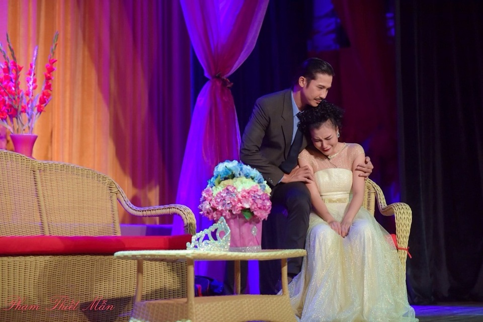 Trịnh Kim Chi “lột trần” hậu trường thi nhan sắc với “Hoa hậu Ao làng” - 9