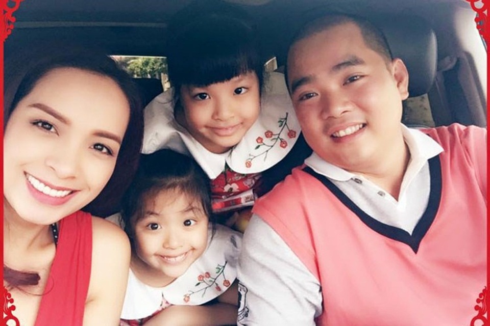 Thúy Hạnh: “Không lên án bố mẹ tham vọng cho con nổi tiếng nhưng…” - 1 Hình ảnh hạnh phúc của gia đình Thúy Hạnh - Minh Khang.