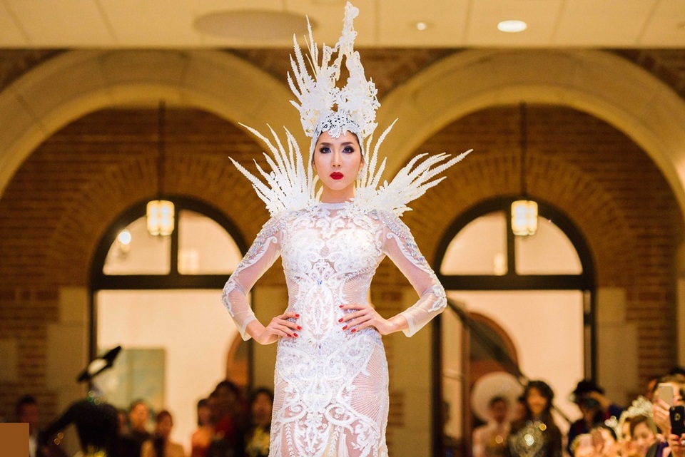 Ngọc Quyên hội ngộ bạn gái Bằng Kiều tự tin sải bước catwalk tại Mỹ - 3 Ngọc Quyên hội ngộ bạn gái Bằng Kiều tự tin sải bước catwalk tại Mỹ - 3