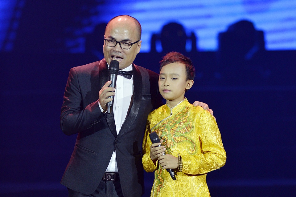 Hồ Văn Cường: “Lần đầu đi máy bay ra Hà Nội diễn con từng rất sợ” - 3