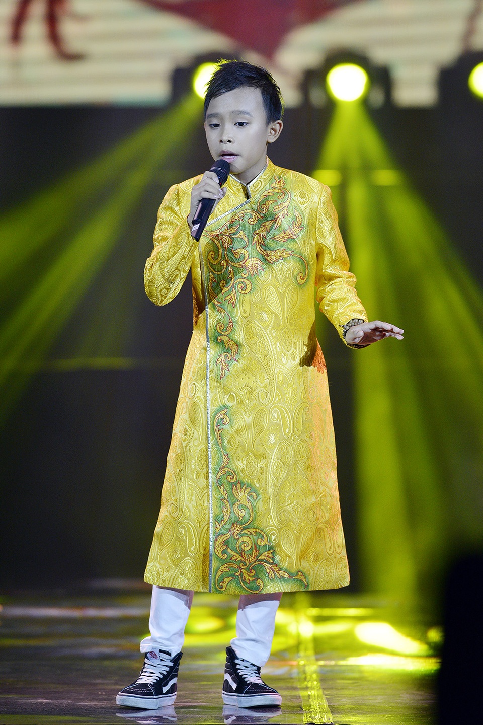 Hồ Văn Cường: “Lần đầu đi máy bay ra Hà Nội diễn con từng rất sợ” - 4