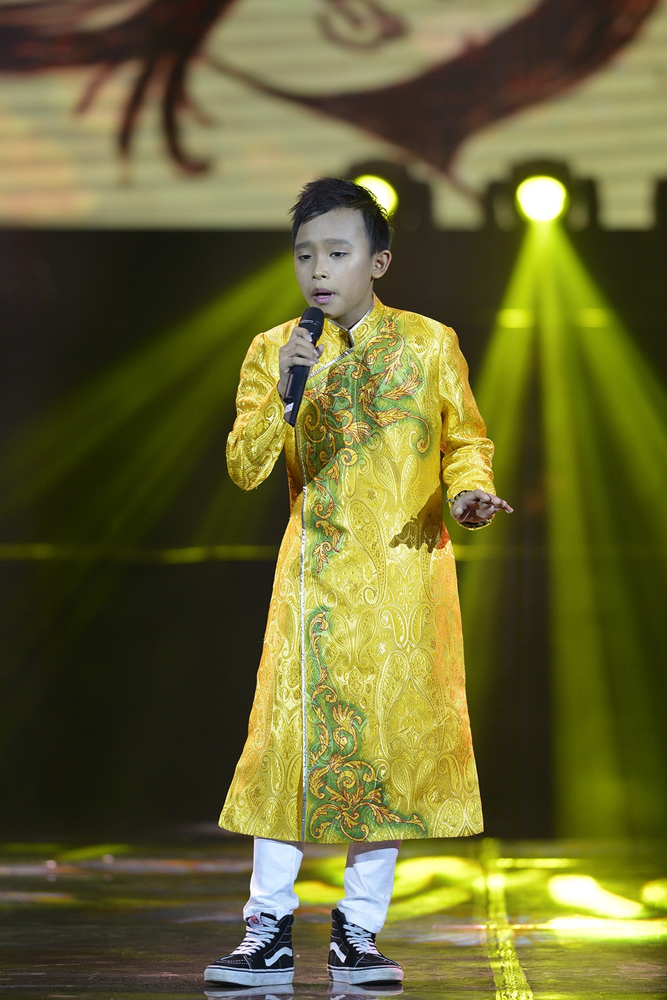 Hồ Văn Cường: “Lần đầu đi máy bay ra Hà Nội diễn con từng rất sợ” - 6