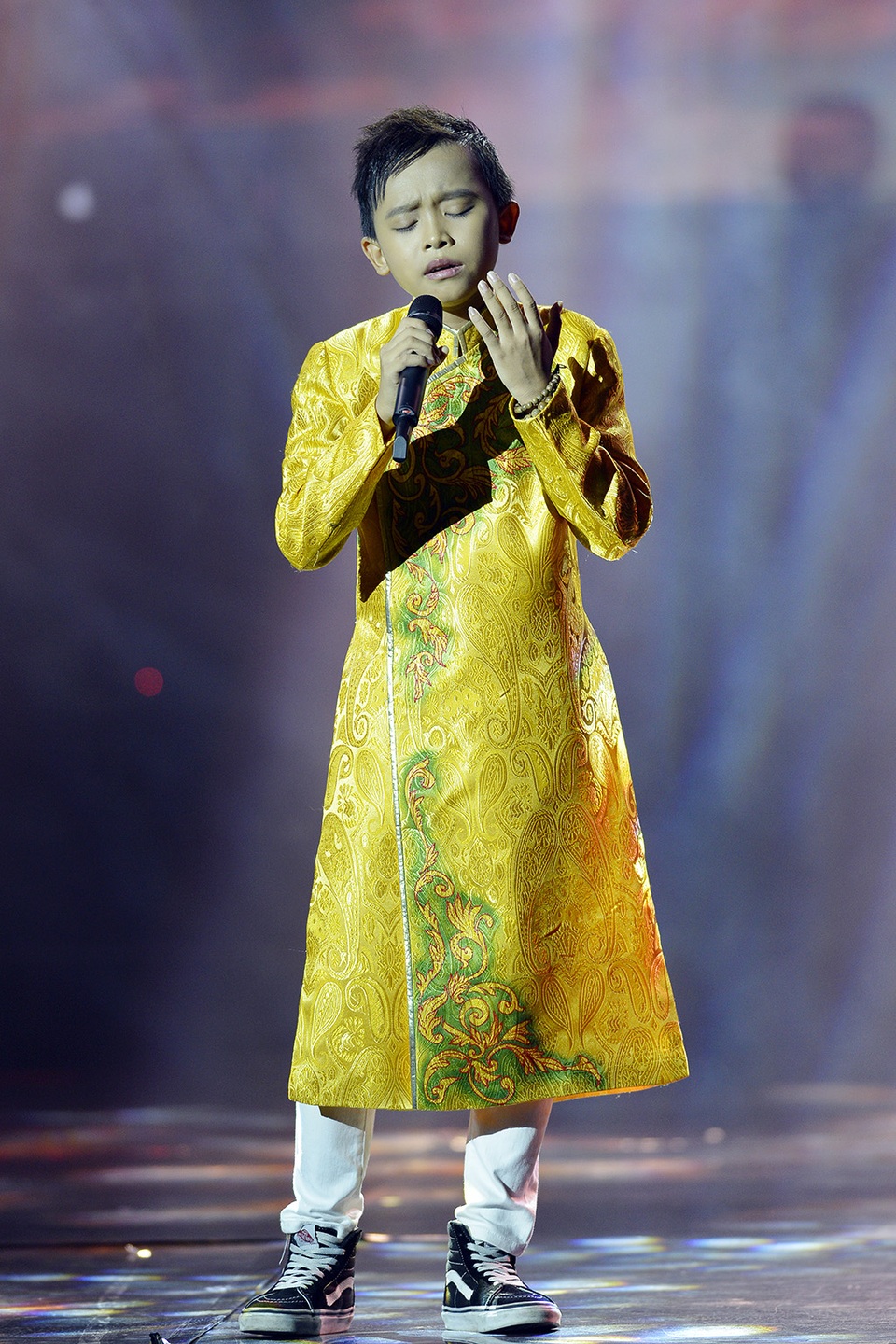 
Một Hồ Văn Cường đầy xúc cảm khi trình diễn và biết làm chủ sân khấu.
