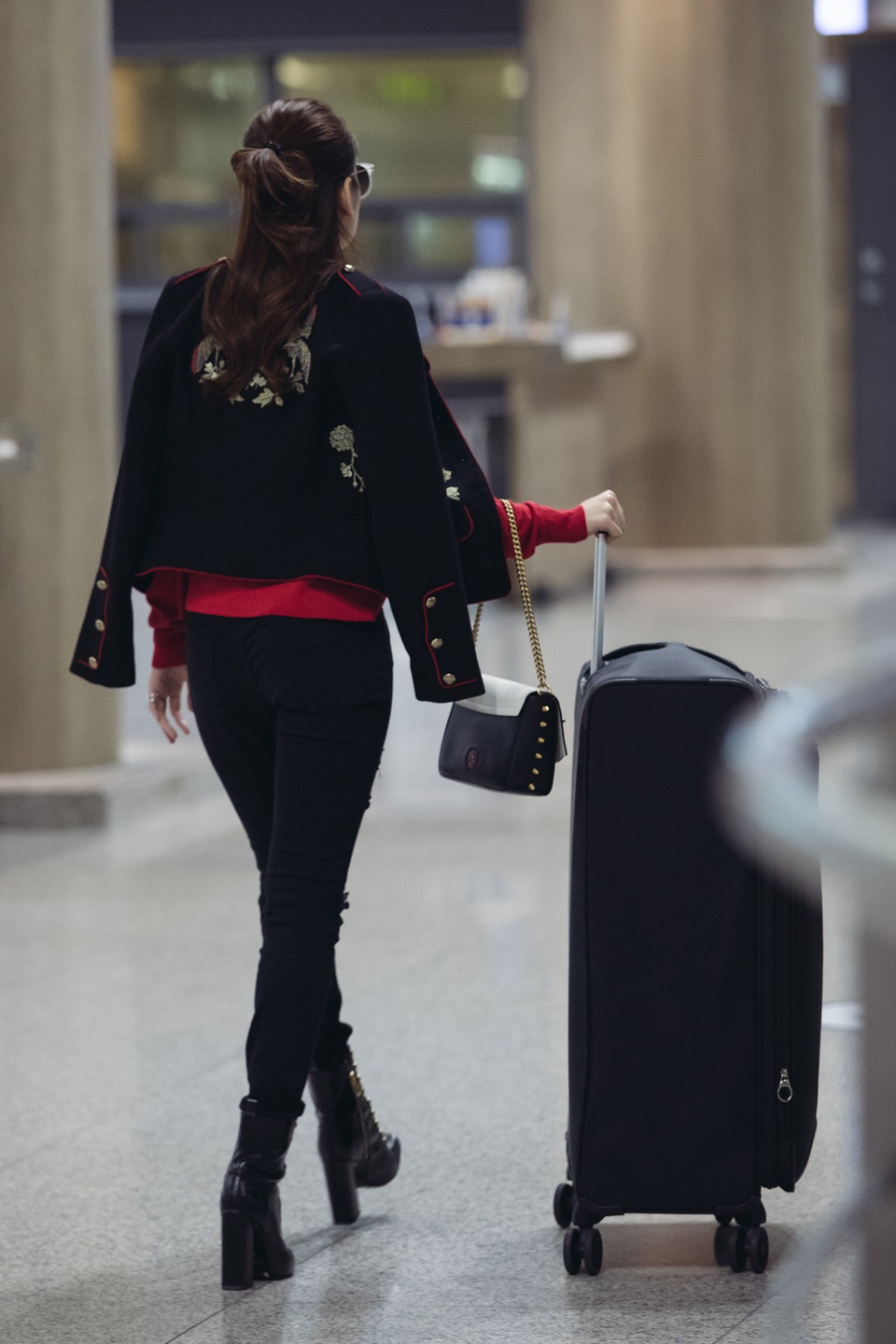 Chi Pu bất ngờ hội ngộ Monstar, được Á hậu Hàn tiếp đón nồng nhiệt - 6