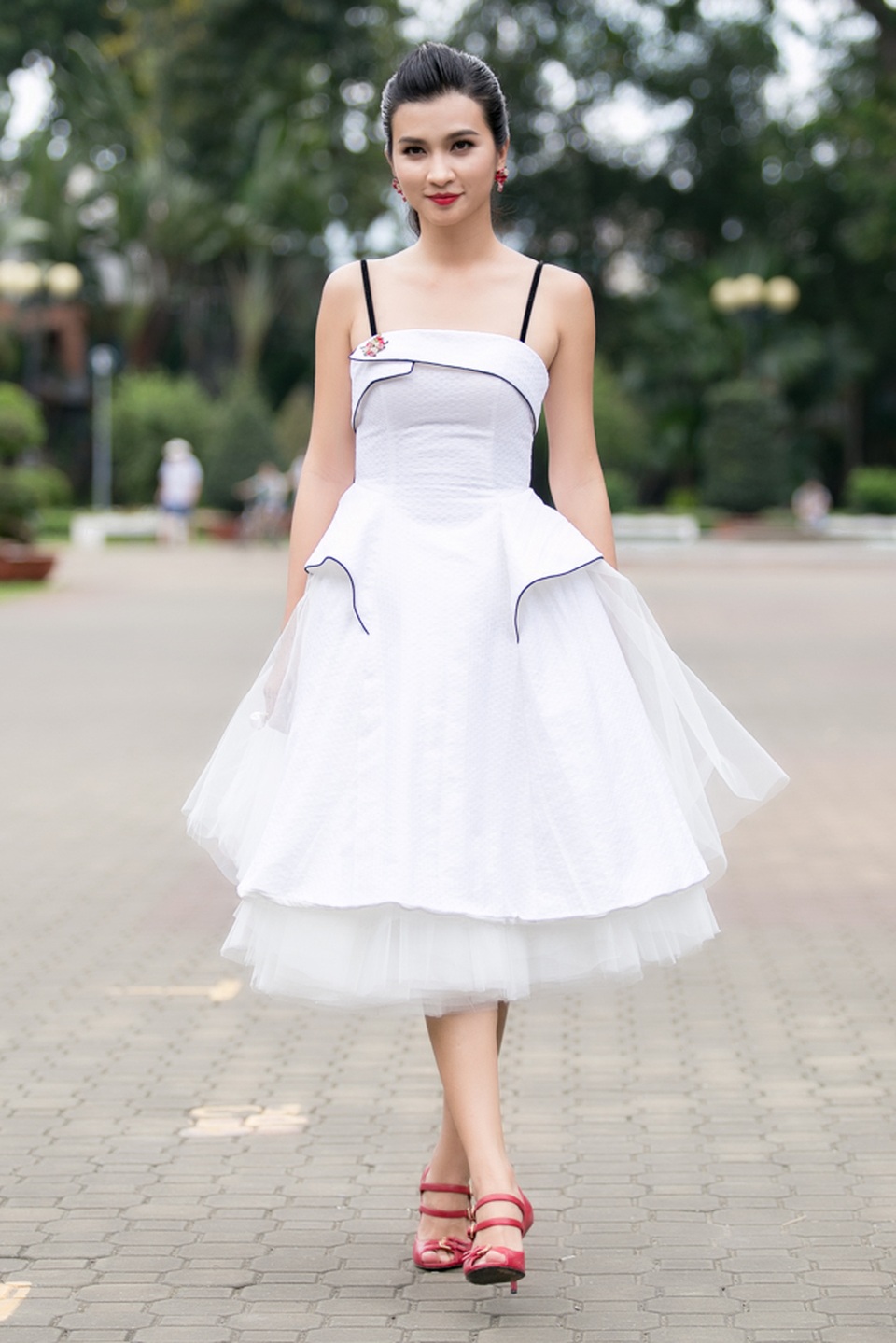 Kim Tuyến đẹp trong veo trở lại sau một thời gian im ắng - 9 “Với Kim Tuyến, đây là sự kiện hết sức ý nghĩa và cần thiết cho một xã hội công bằng và văn minh trên thế giới nói chung và các nước châu Á nói riêng, đặc biệt là Việt Nam.” - Nữ diễn viên chia sẻ thêm về cảm nhận của mình khi đồng hành cùng chương trình này.