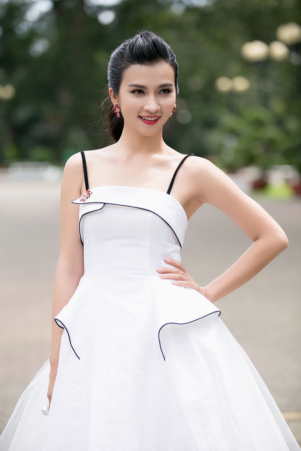 Kim Tuyến đẹp trong veo trở lại sau một thời gian im ắng - 3 Từ đó tới nay, Kim Tuyến có phần khá im ắng trước truyền thông, tuy nhiên cô vẫn âm thầm chuẩn bị cho nhiều hoạt động nghệ thuật và cộng đồng.