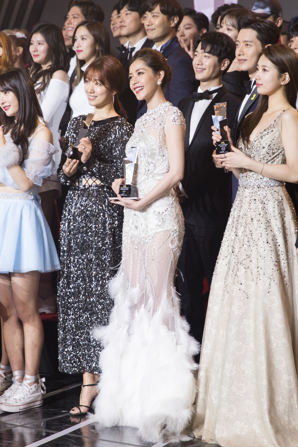 Đại diện Việt Nam cũng cho biết Park Shin Hye rất nhiệt tình khi giúp cô phiên dịch hướng dẫn của người Hàn sang tiếng Anh để mọi người có một bức ảnh nhóm đẹp nhất.