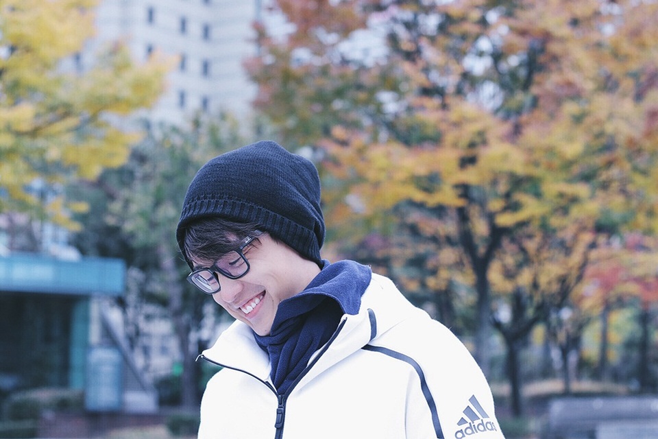 Quang Bảo cũng tranh thủ tận hưởng thời tiết rất đẹp của Hàn Quốc mùa này. Hiện nay, Quang Bảo đang nằm trong Top 2 bảng Én Toàn Năng của cuộc thi Én Vàng 2016, thử thách cuối cùng của chàng MC trẻ lần này chính là dẫn dắt chương trình thực tế cùng khách mời là NSƯT Thành Lộc.