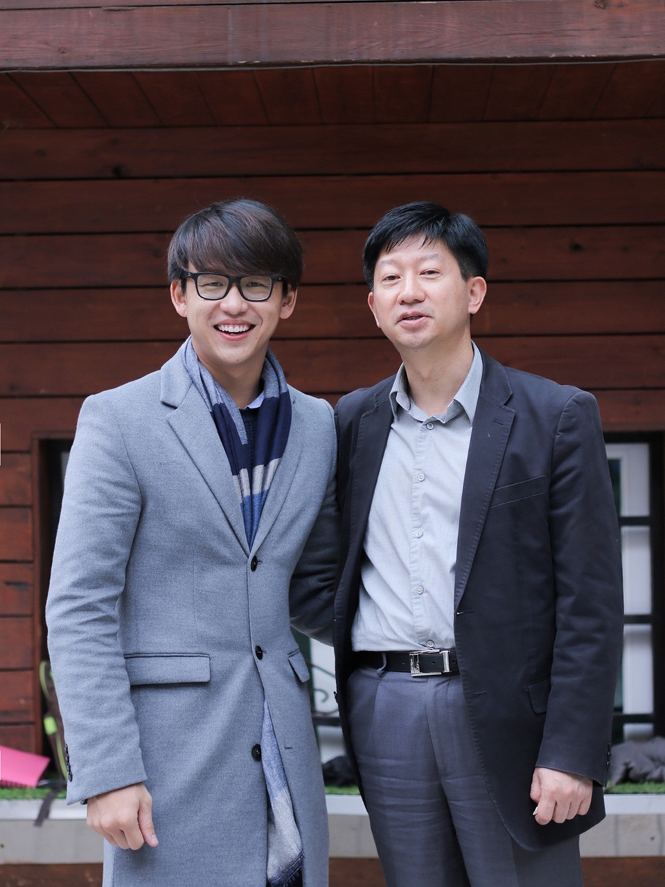 Cũng trong chuyến đi này, Quang Bảo đã được gặp và trò chuyện cùng Giám đốc điều hành sản xuất nội dung quốc tế (Global Contents Production - Executive Producer) của đài SBS Hàn Quốc - ông James Hah.