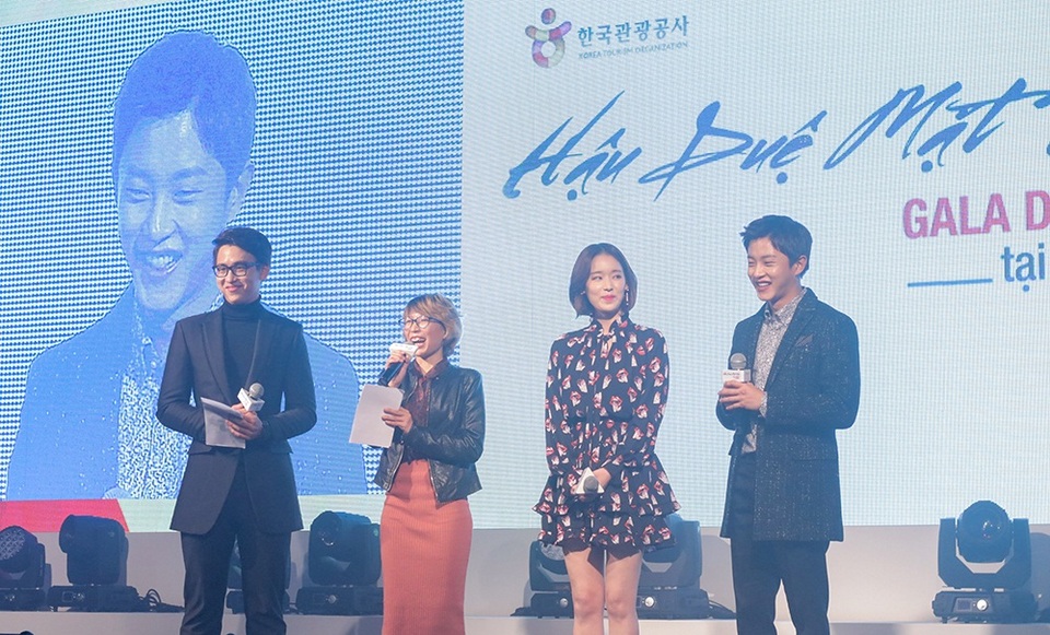 Để Quang Bảo và những người bạn trong đoàn Việt Nam được trải nghiệm Hàn Quốc một cách tuyệt vời nhất, Kim Min Suk và Park Hwan Hee đã chỉ cho Quang Bảo những địa điểm du lịch nổi tiếng cũng như những món ngon ở Hàn Quốc.