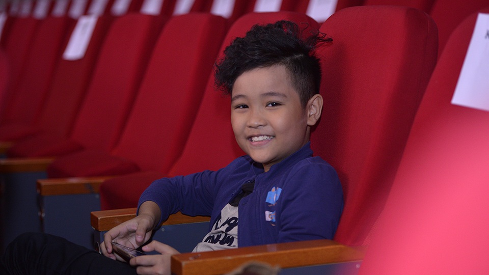 Bé Nhật Minh - Quán quân The Voice Kids 2016 sẽ song ca tiết mục Việt Nam ơi cùng nữ ca sĩ Dương Hoàng Yến.