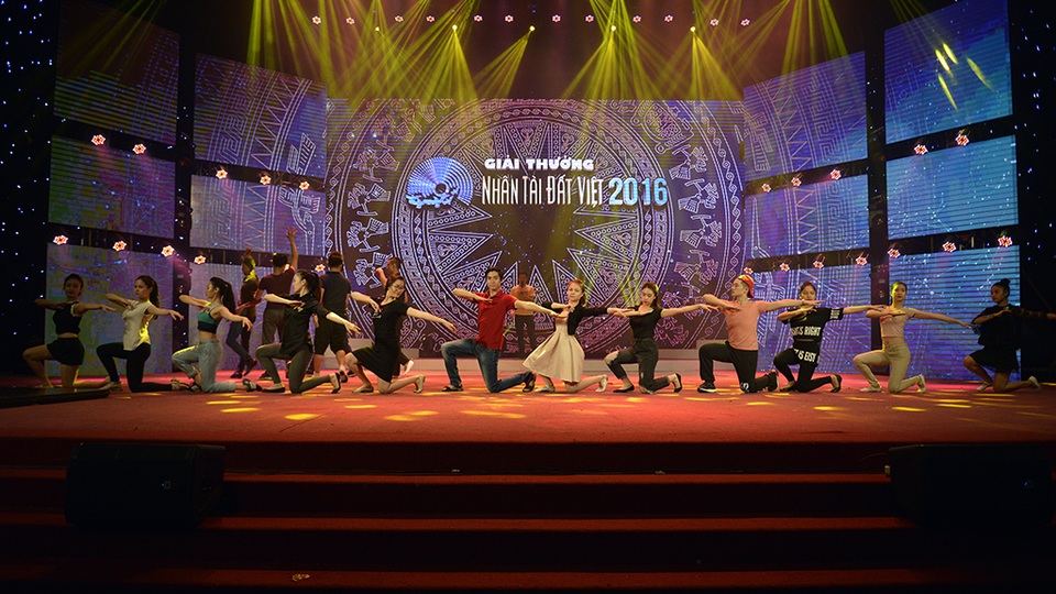 Minh Quân cùng Quán quân The Voice Kids tích cực tổng duyệt Nhân tài đất Việt - 14