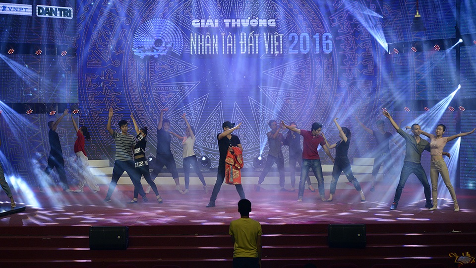 Minh Quân cùng Quán quân The Voice Kids tích cực tổng duyệt Nhân tài đất Việt - 11