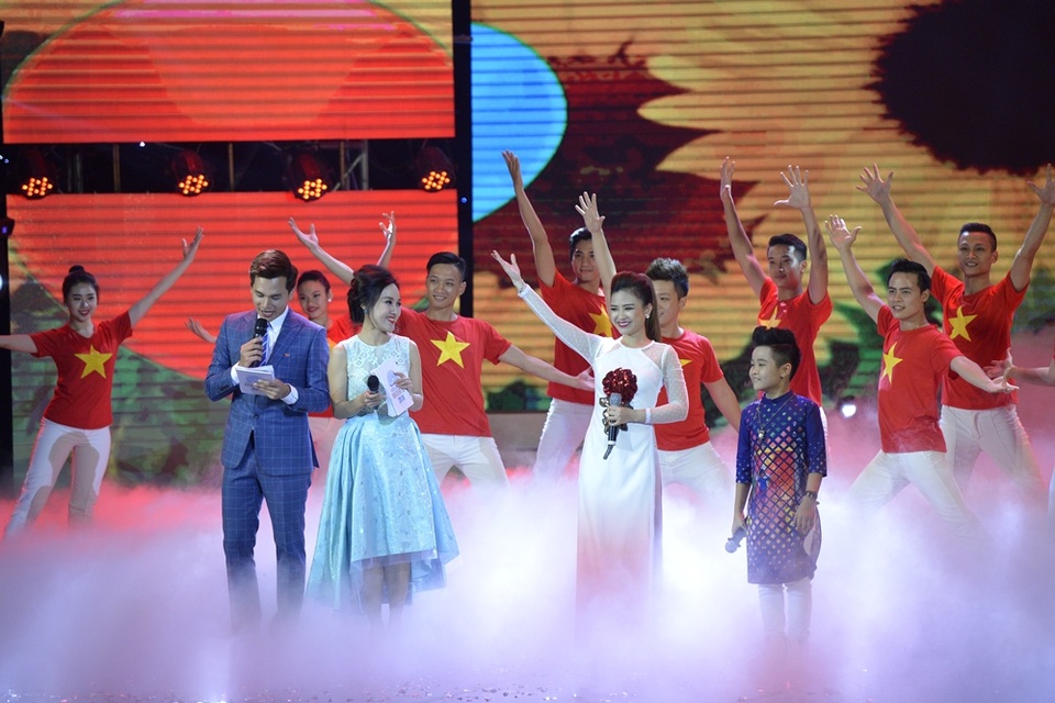 Nếu như Dương Hoàng Yến có thế mạnh bởi giọng hát có nội lực, quãng rộng, xử lí tinh tế thì bé Nhật Minh lại gây ấn tượng với giọng hát cao vút, hiếm thấy ở một giọng ca thiếu nhi.