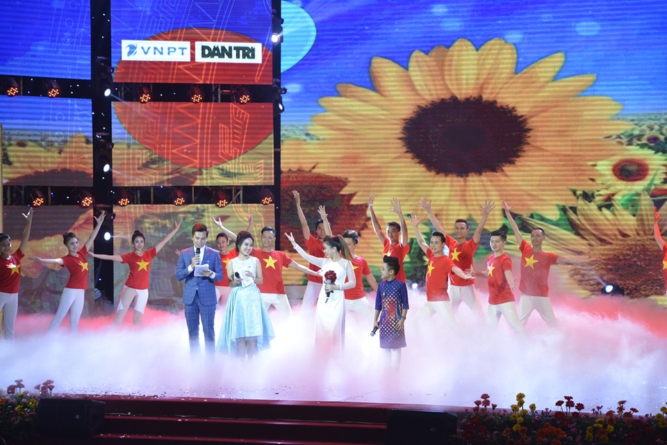 Ca sĩ Dương Hoàng Yến - Nhật Minh gây ấn tượng đêm Nhân tài đất Việt - 21