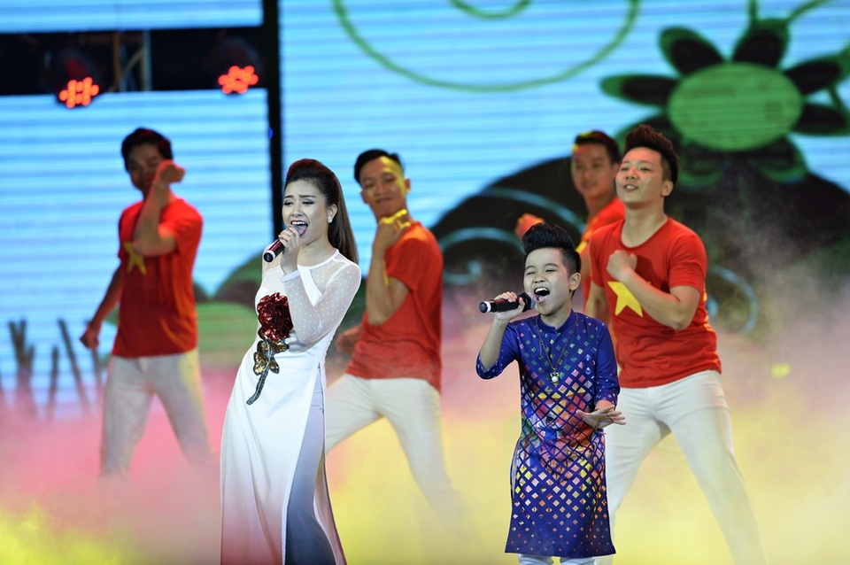 Giai điệu mang âm hưởng tự hào nhưng đầy trẻ trung đã khép lại một mùa giải thành công của Nhân tài đất Việt 2016.