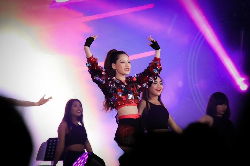 Chi Pu tiếp tục sang Hàn trao giải WebTV Asia Awards cùng SNSD - 4 WebTV Asia cũng là đơn vị mời Chi Pu tham gia Viral Fest Asia tại Bali vào tháng 7/2016.