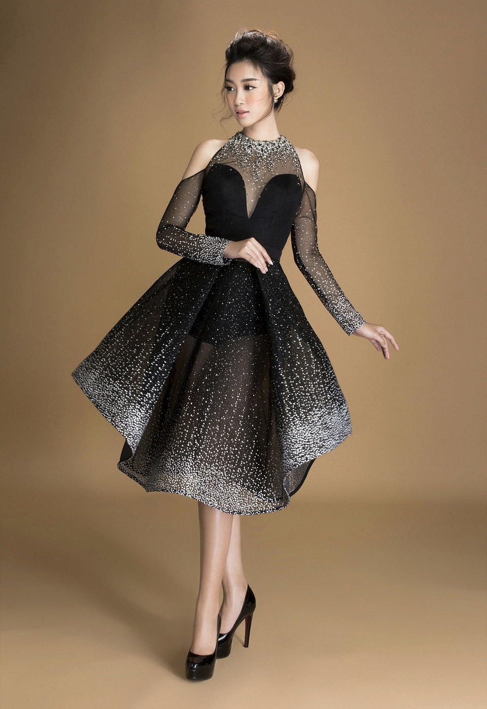 Không ít lần lọt top sao mặc xấu, Đỗ Mỹ Linh bất ngờ “thăng hạng” - 3