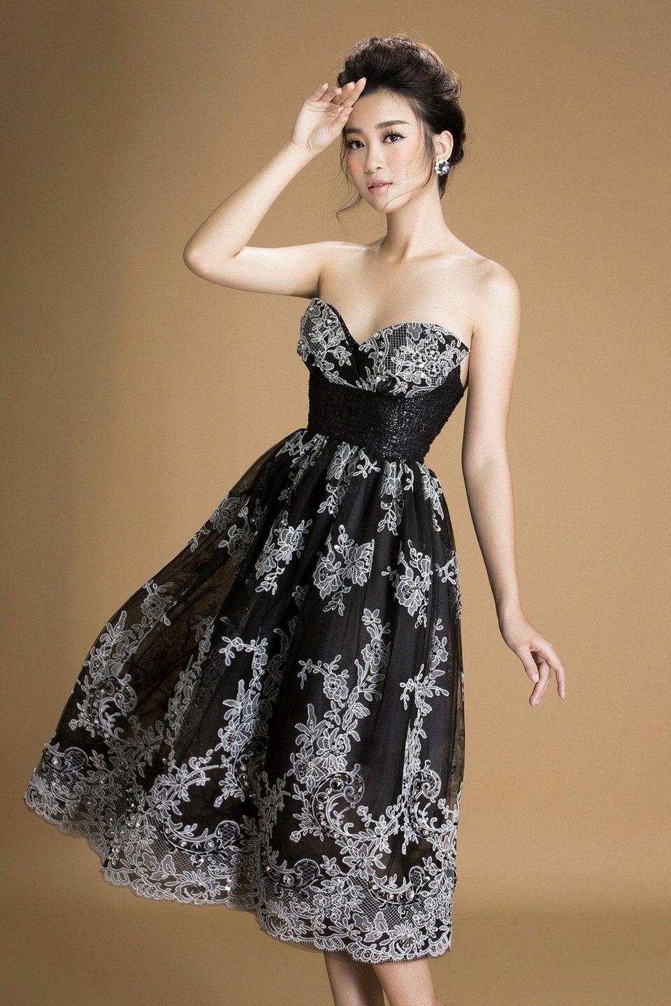 Không ít lần lọt top sao mặc xấu, Đỗ Mỹ Linh bất ngờ “thăng hạng” - 6