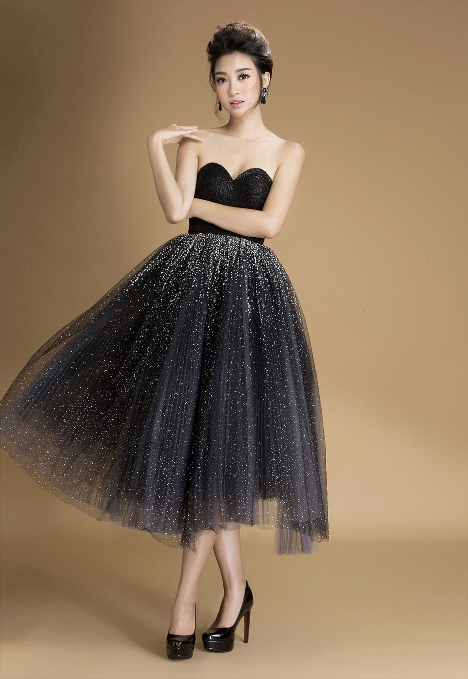 Không ít lần lọt top sao mặc xấu, Đỗ Mỹ Linh bất ngờ “thăng hạng” - 12