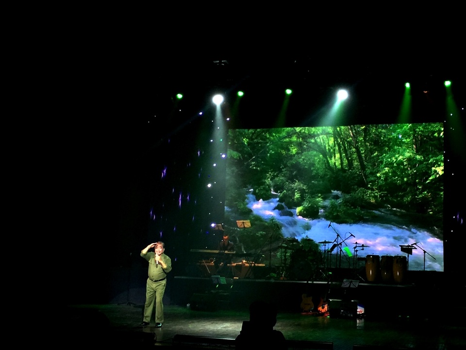 NSND Trần Hiếu mang đến ca khúc vui tươi Tôi là Lê Anh nuôi.