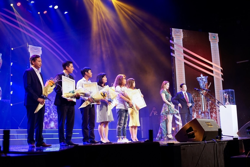 Trao giải thưởng Top 10 quảng cáo radio xuất sắc nhất.