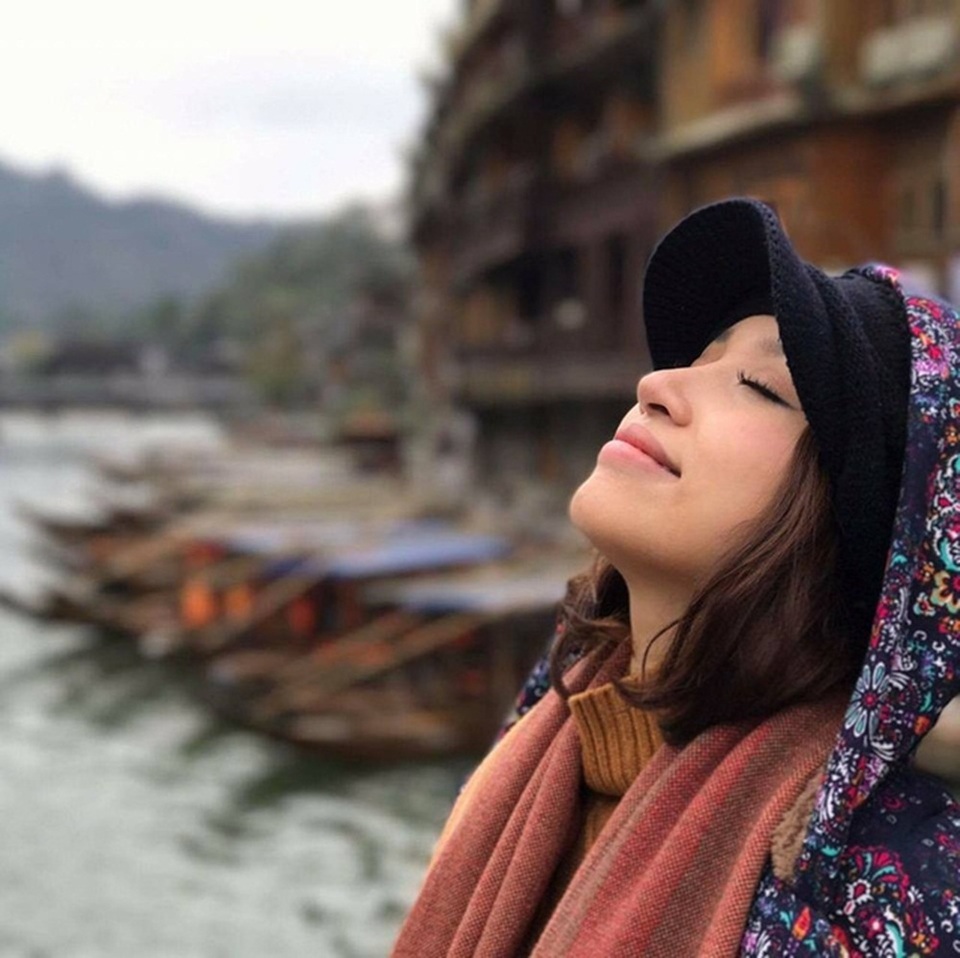 Vân Hugo trấn an công chúng, “sóng ngầm” làng mẫu vẫn chưa có hồi kết - 3 Sau khi xem chương trình “Ghế không tựa”, nhiều khán giả bàng hoàng khi biết thông tin, MC -diễn viên Vân Hugo bị hỏng vĩnh viễn một bên mắt, đang mất dần giọng nói.