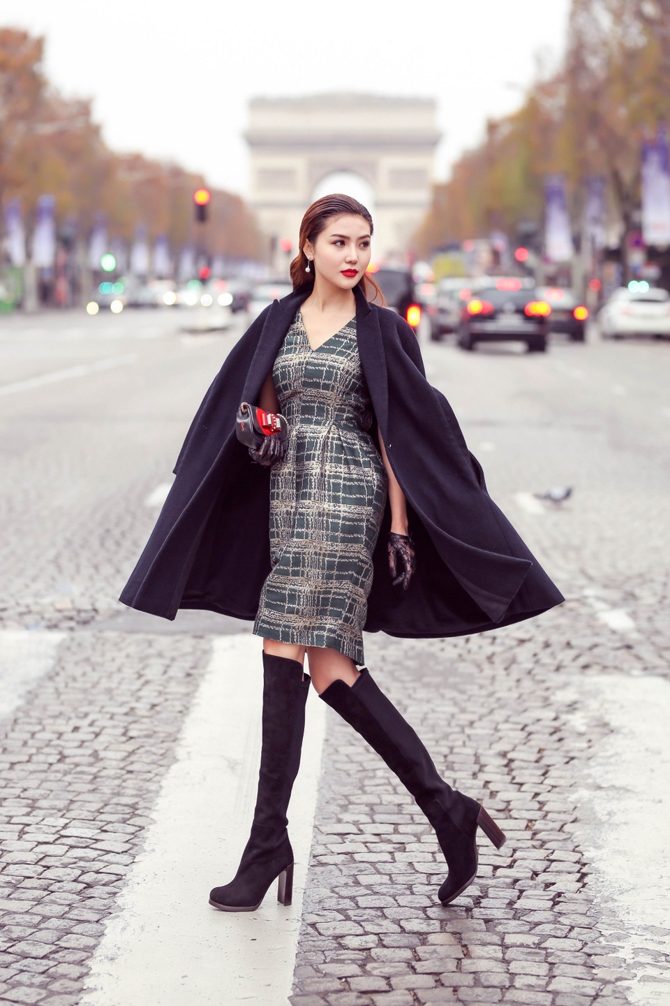 Mùa thu nước Pháp ấn tượng với Ngọc Duyên vì nét cổ kính của nhiều ngõ nhỏ, những con đường lát đá có số tuổi hàng trăm năm, những góc phố, những quán cà phê nhỏ bé.