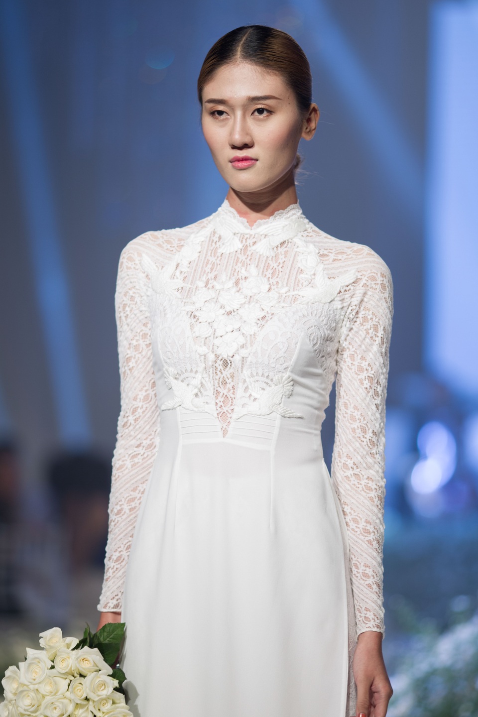 Dàn người đẹp thanh lịch với áo dài cưới tinh khôi - 10 Dàn người đẹp thanh lịch với áo dài cưới tinh khôi - 10