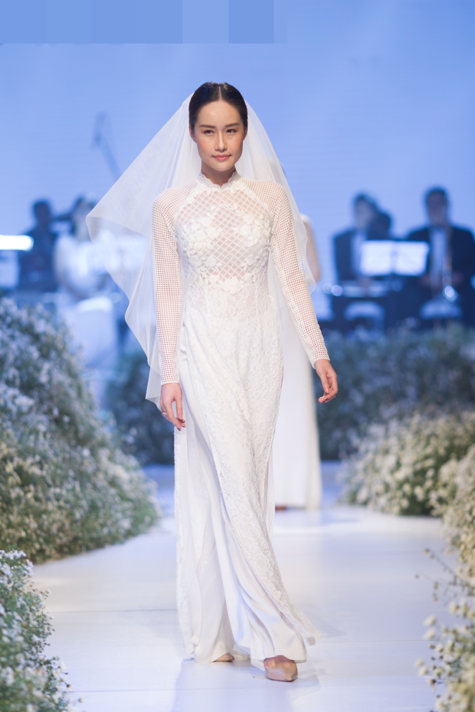 Dàn người đẹp thanh lịch với áo dài cưới tinh khôi - 3 Dàn người đẹp thanh lịch với áo dài cưới tinh khôi - 3