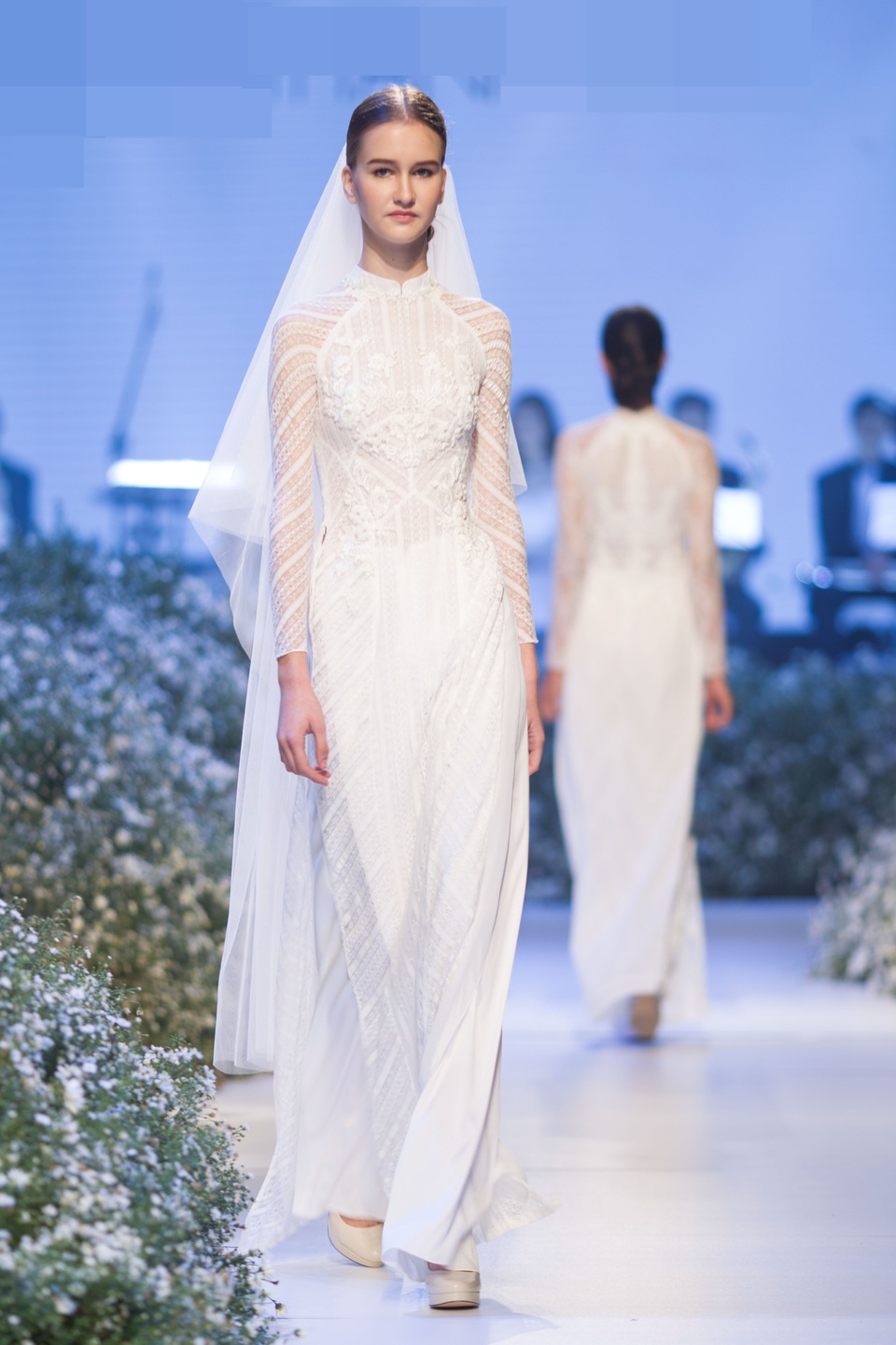 Dàn người đẹp thanh lịch với áo dài cưới tinh khôi - 2 Dàn người đẹp thanh lịch với áo dài cưới tinh khôi - 2