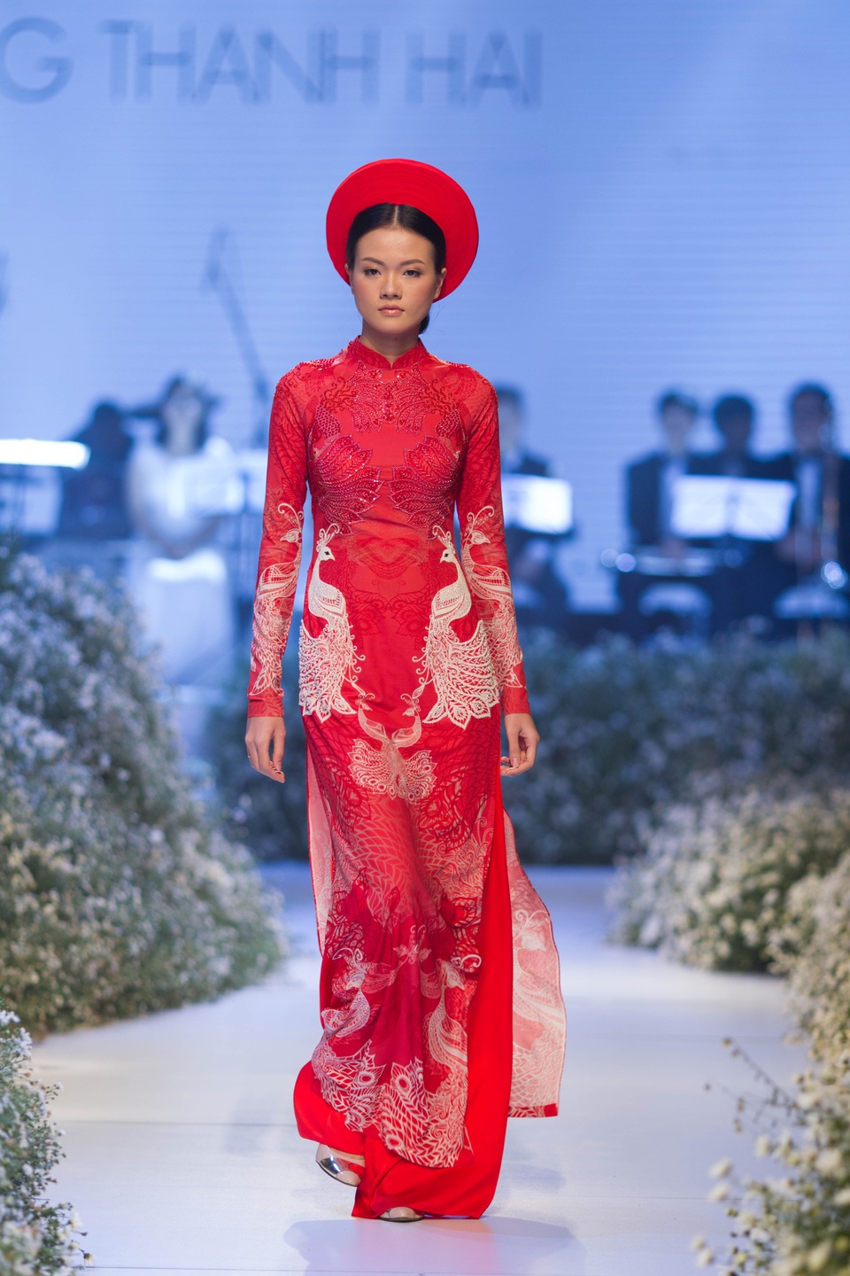 Dàn người đẹp thanh lịch với áo dài cưới tinh khôi - 11 Dàn người đẹp thanh lịch với áo dài cưới tinh khôi - 11