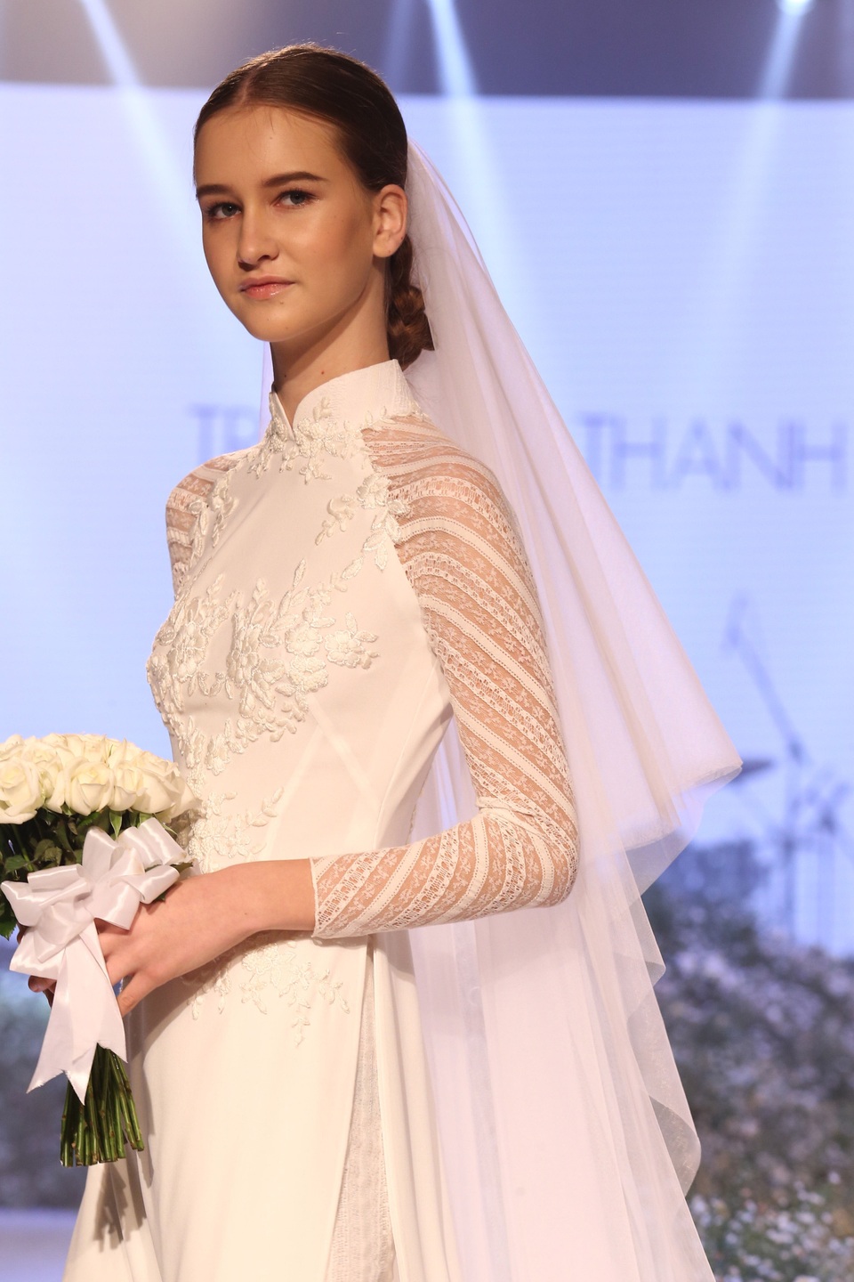 Dàn người đẹp thanh lịch với áo dài cưới tinh khôi - 6 Dàn người đẹp thanh lịch với áo dài cưới tinh khôi - 6