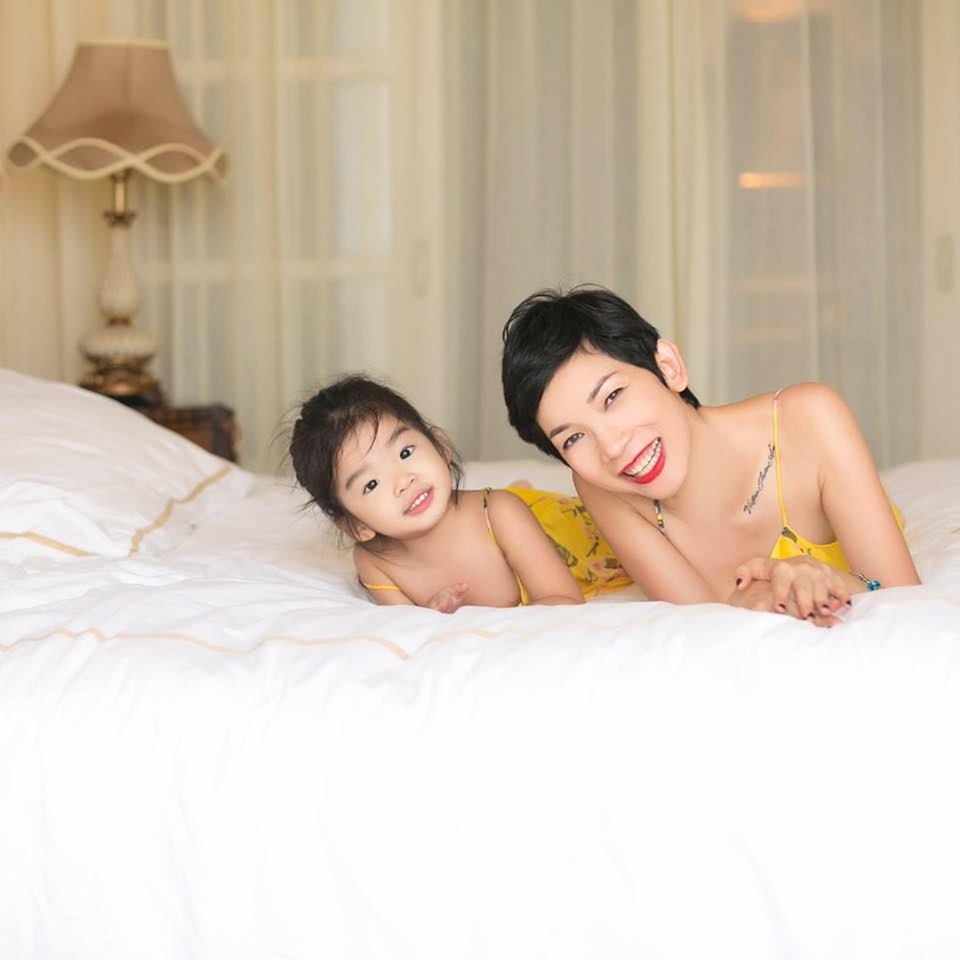 Người mẫu Xuân Lan và con gái.