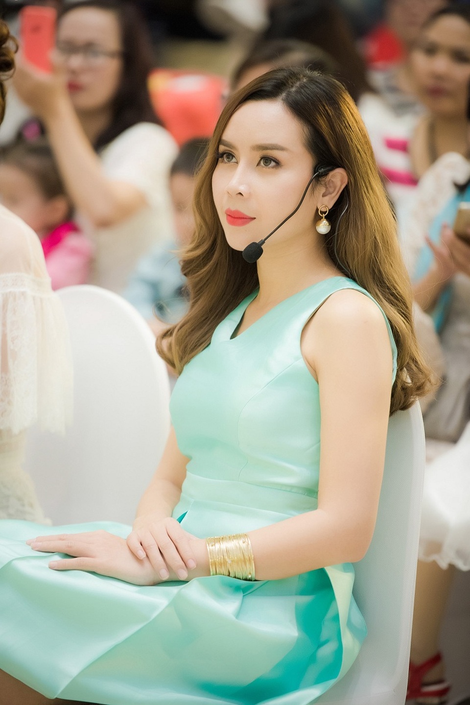 Thời gian qua, Lưu Hương Giang trở thành đề tài săn đón của công chúng khi dấy lên nghi án phẫu thuật thẩm mỹ.