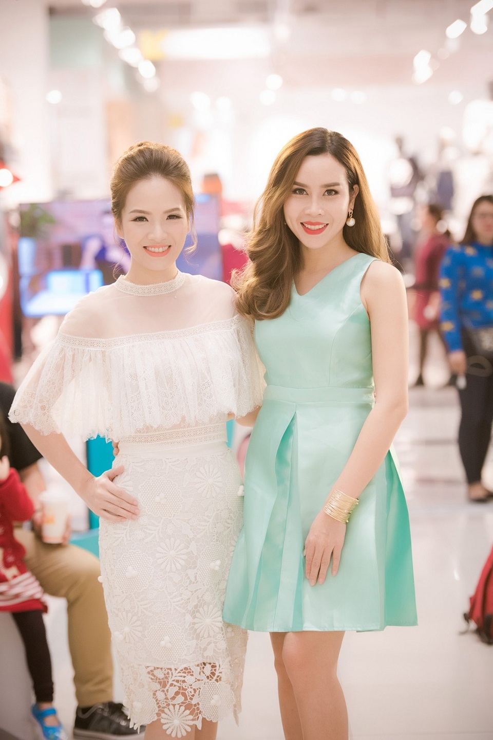 Về phía Đan Lê, hôn nhân hạnh phúc khiến bà mẹ hai con ngày càng trẻ trung.