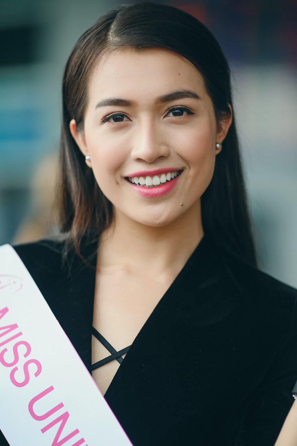 Á hậu Lệ Hằng được CNN phỏng vấn khi vừa đặt chân đến Philippines - 1 Nụ cười tươi tắn, vẻ ngoài rạng rỡ của Á hậu Lệ Hằng.