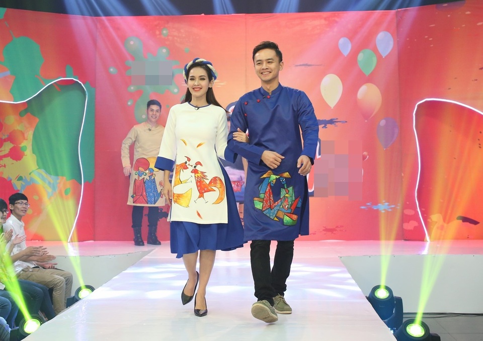 Tú Vi - Văn Anh ngọt ngào áo dài đôi, cười tít mắt cùng… catwalk - 6