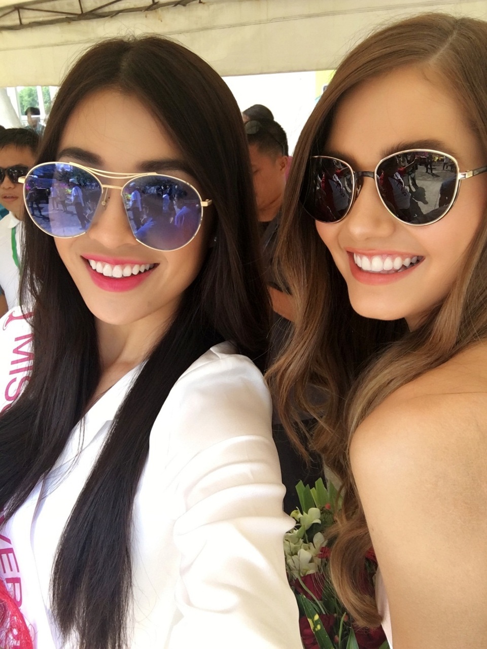 Dù biết Philippines là một đất nước yêu thích các cuộc thi nhan sắc, Lệ Hằng vẫn bất ngờ trước tình cảm của người dân. Chuyến đi tuy ngắn ngủi trong ngày nhưng đưa thí sinh và người dân đến gần nhau hơn. Mọi người rất thân thiện và dễ thương, Lệ Hằng chia sẻ.