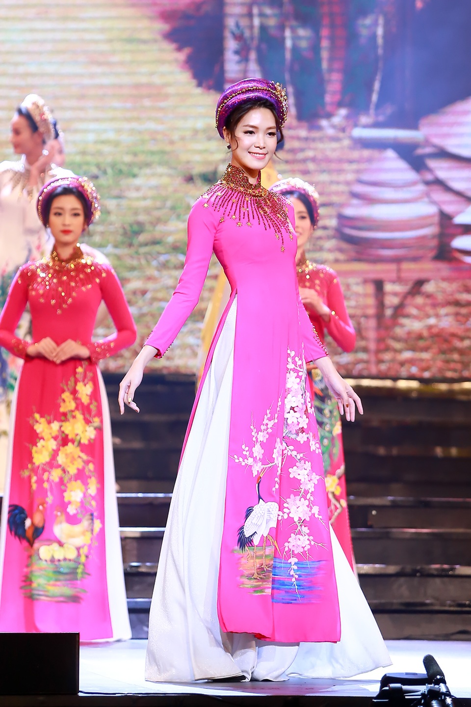 Hoa hậu Thùy Dung: “Tôi vẫn đang đợi tình yêu của đời mình” - 11 Hoa hậu Thùy Dung: “Tôi vẫn đang đợi tình yêu của đời mình” - 11