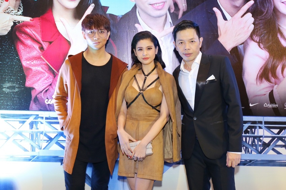 Tim mang đến hình ảnh đơn giản, nam tính, còn Trương Quỳnh Anh gây ấn tượng bởi hình ảnh sành điệu, mạnh mẽ và cá tính. Cả hai có dịp hội ngộ cùng “ông vua phòng vé” Thái Hòa.