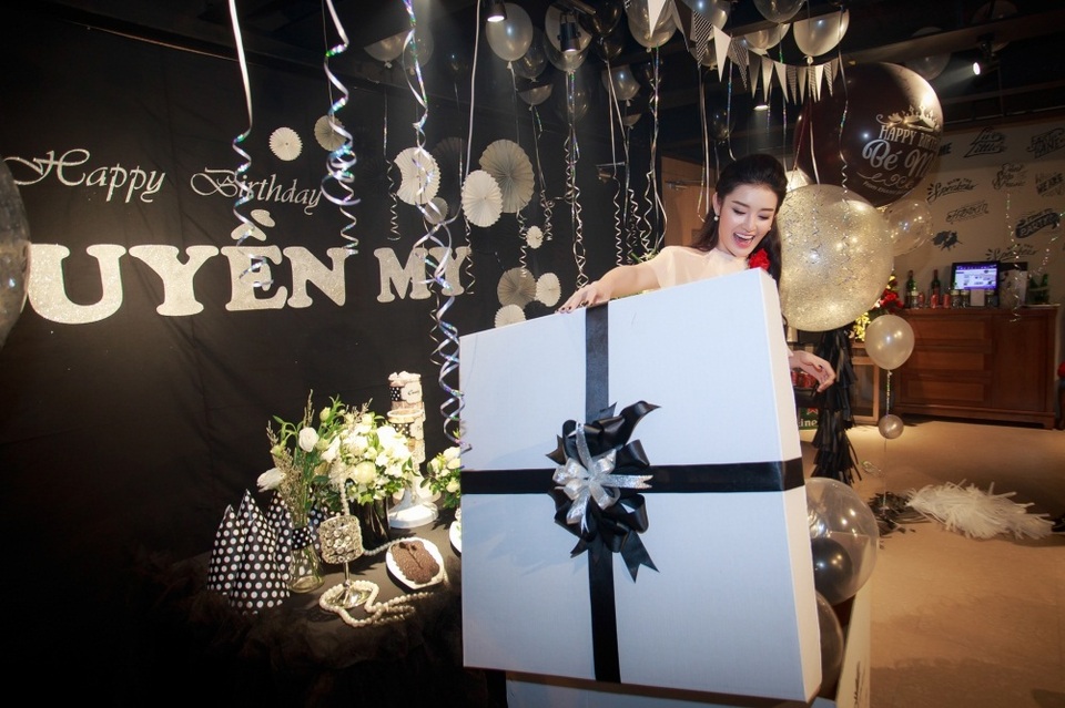 Á hậu Huyền My: “21 tuổi tôi lớn dần trong vòng tay gia đình” - 7 Nét đáng yêu, hồn nhiên của Á hậu tuổi 21.