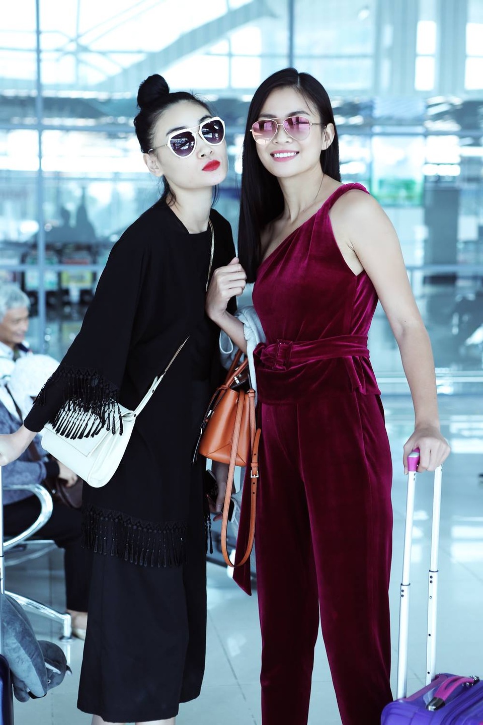 Xuân Lan cùng dàn mẫu đình đám khệ nệ xách vali ra Bắc - 3 Mâu Thủy và Thùy Trang.